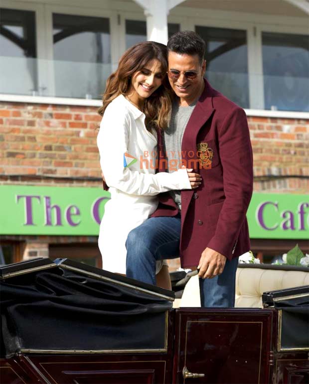 EXCLUSIVE: Akshay Kumar and Vaani Kapoor showcase their chemistry in second song ‘Duur Na Karin’ from Khel Khel Mein, see pics : Bollywood News