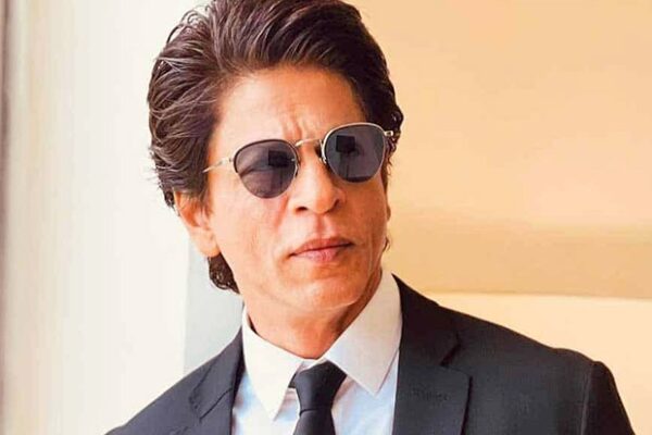 SCOOP: Shah Rukh Khan to seek urgent medical attention in USA after eye treatment in Mumbai does not go as planned? : Bollywood News