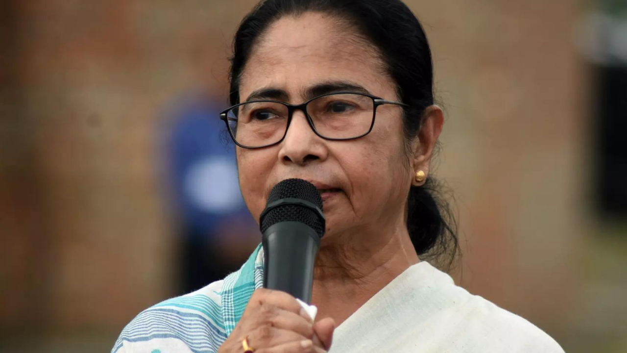 Mamata Banerjee: High Court restrains Mamata Banerjee after CM’s ‘women not safe’ comment on Guv | India News Mamata Banerjee: High Court restrains Mamata Banerjee after CM’s ‘women not safe’ comment on Guv | India News