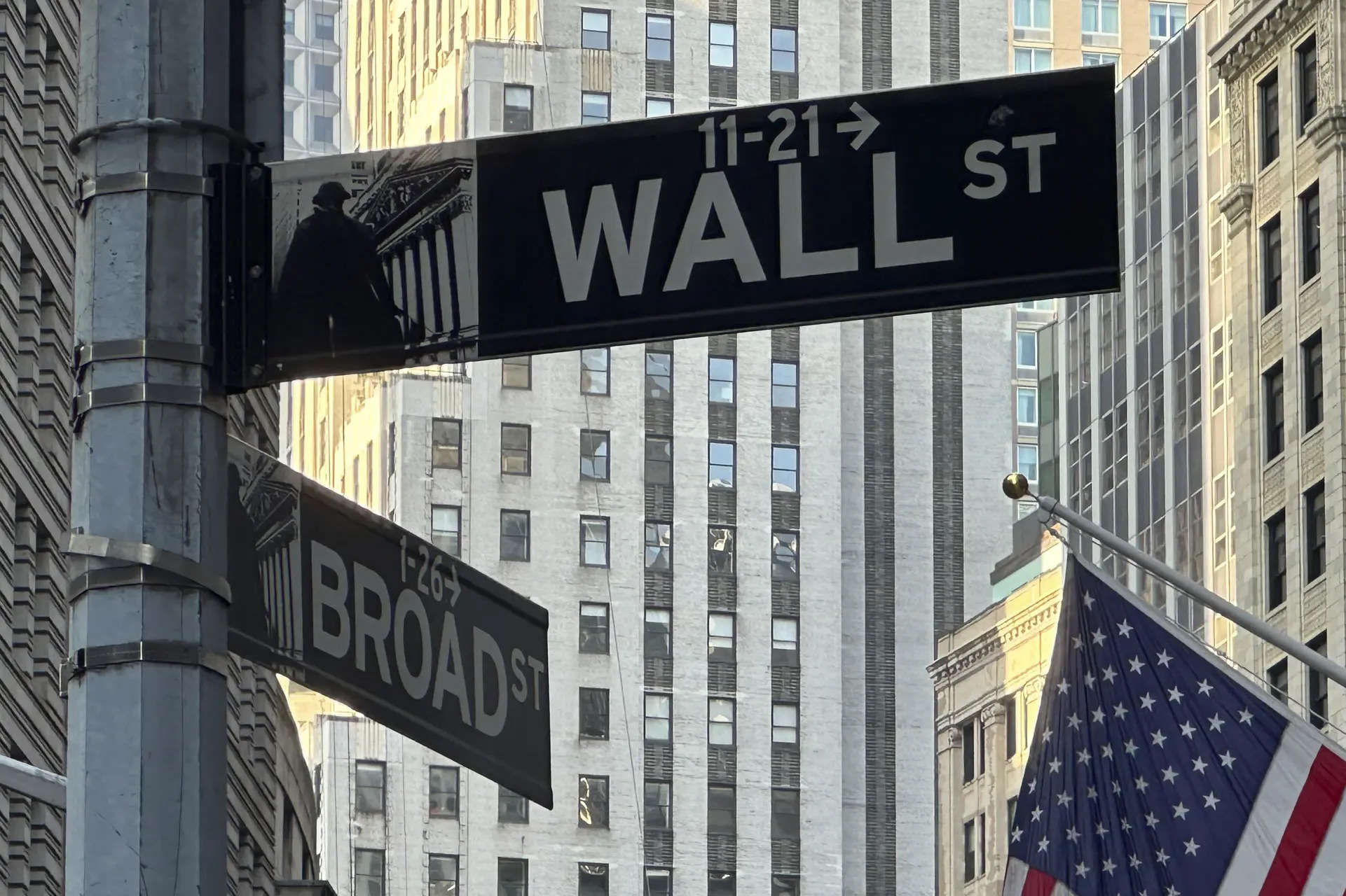 Dow soars to fresh record high, small caps surge on rate cut bets Dow soars to fresh record high, small caps surge on rate cut bets