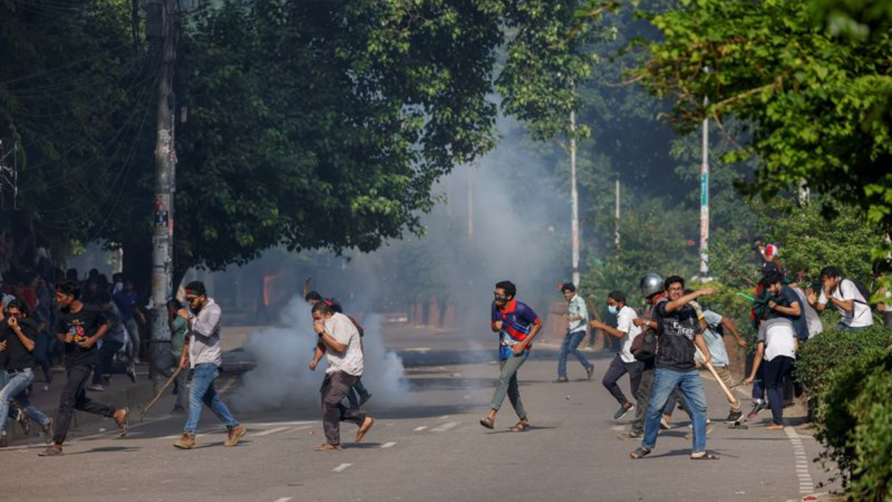 ‘Avoid travel, minimise movement’: India issues advisory for its nationals in Bangladesh amid violent clashes | India News ‘Avoid travel, minimise movement’: India issues advisory for its nationals in Bangladesh amid violent clashes | India News