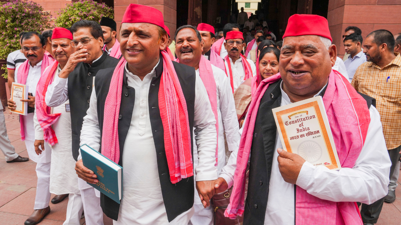 ‘Bring 100, form govt’: Akhilesh Yadav’s ‘monsoon offer’ jibe at UP BJP | India News ‘Bring 100, form govt’: Akhilesh Yadav’s ‘monsoon offer’ jibe at UP BJP | India News
