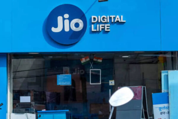 Reliance Industries Q1 profit misses estimates