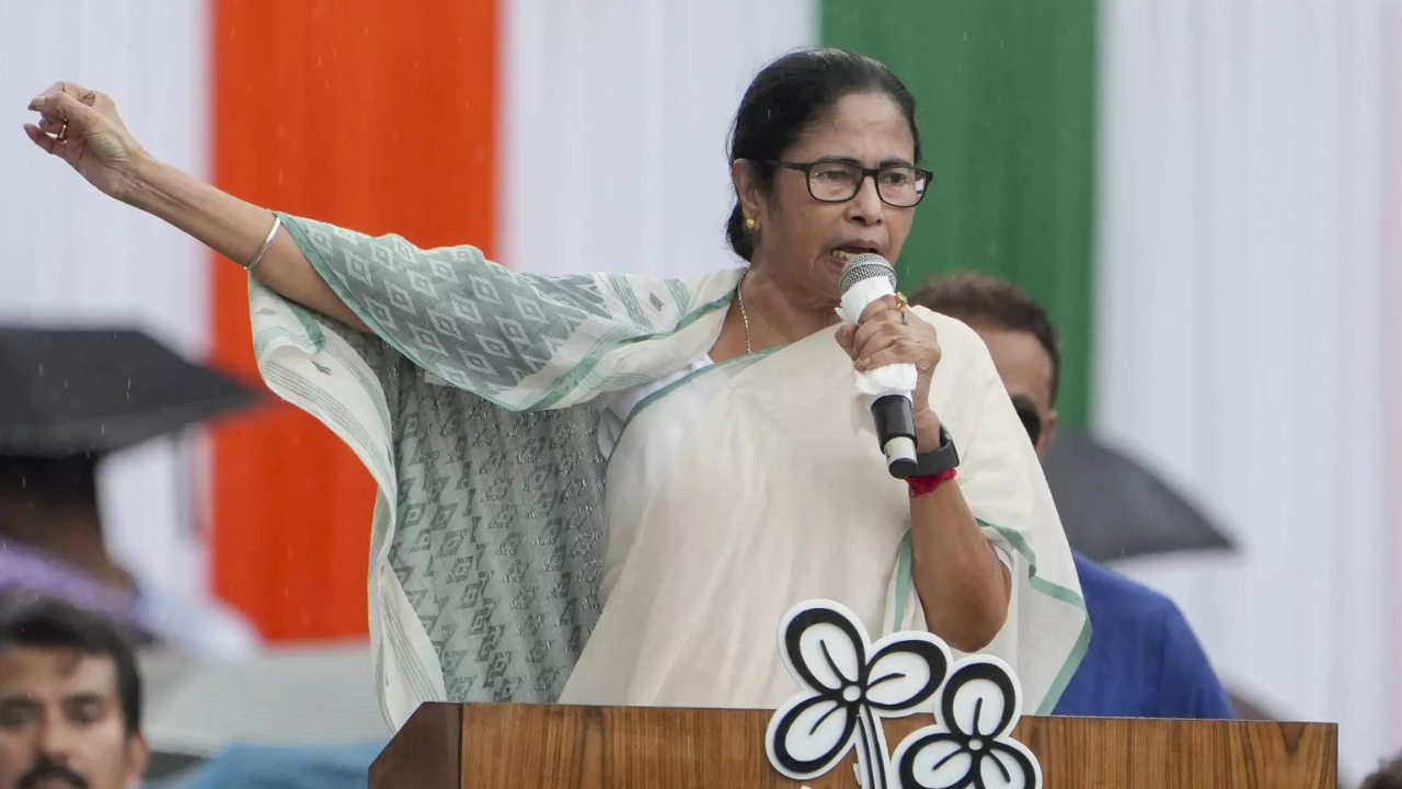 ‘If helpless people come knocking … ‘: Mamata’s offer amid Bangladesh unrest | India News ‘If helpless people come knocking … ‘: Mamata’s offer amid Bangladesh unrest | India News