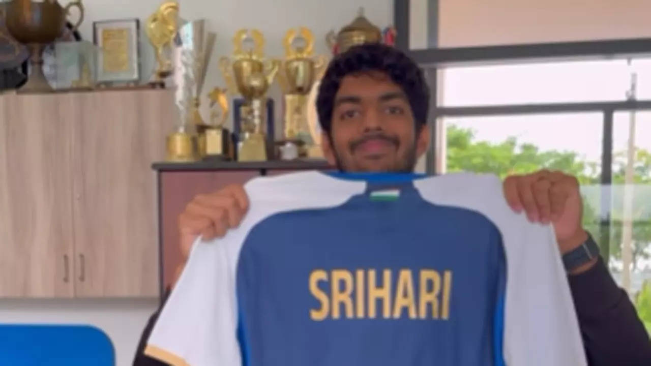 Paris Olympics kit unboxing: What is inside the bags given to every Indian athlete – watch | Paris Olympics 2024 News Paris Olympics kit unboxing: What is inside the bags given to every Indian athlete – watch | Paris Olympics 2024 News