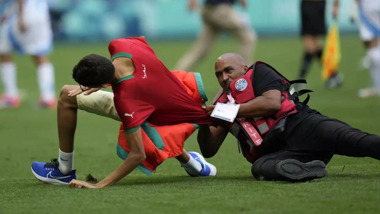 Stadium emptied after chaos and crowd trouble as Morocco beat Argentina 2-1 in men’s Olympic football opener | Paris Olympics 2024 News Stadium emptied after chaos and crowd trouble as Morocco beat Argentina 2-1 in men’s Olympic football opener | Paris Olympics 2024 News