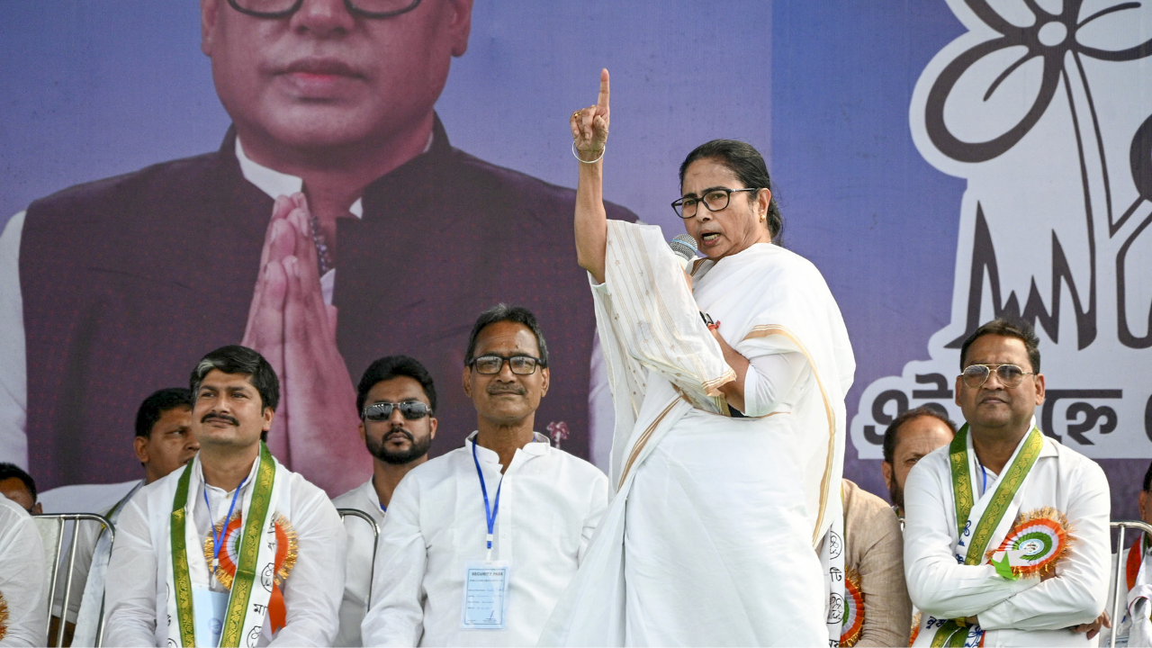 ‘Know policy better than anyone’: Mamata Banerjee hits back at MEA over Bangladesh refugees row | India News ‘Know policy better than anyone’: Mamata Banerjee hits back at MEA over Bangladesh refugees row | India News