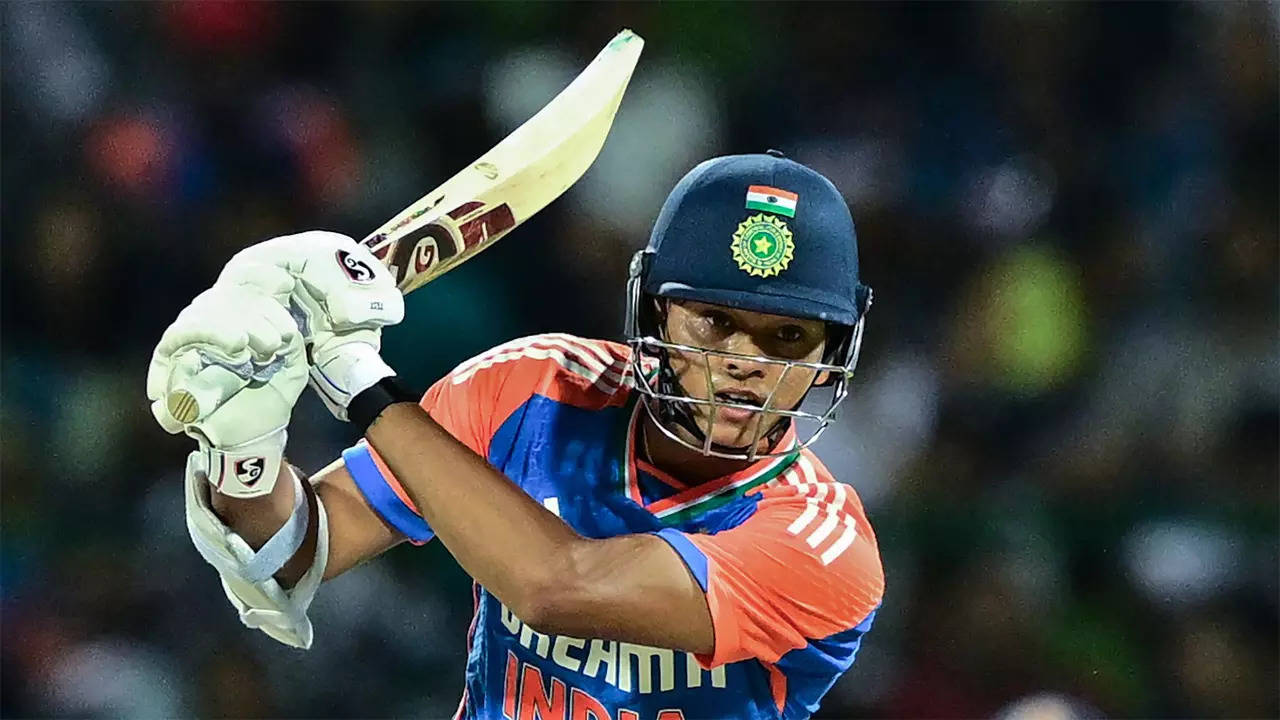 Witty Ashish Nehra leaves Yashasvi Jaiswal speechless with Virat-Rohit remark – Watch | Cricket News Witty Ashish Nehra leaves Yashasvi Jaiswal speechless with Virat-Rohit remark – Watch | Cricket News