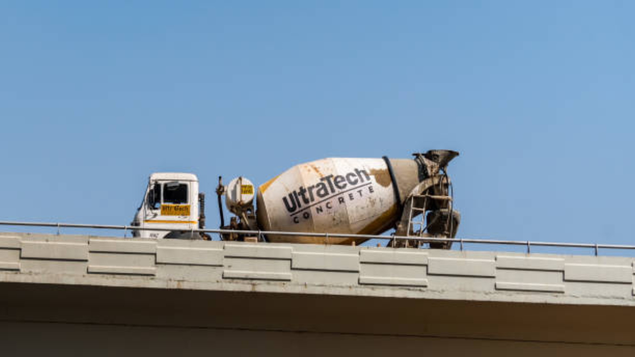 UltraTech to buy Srinivasan stake in India Cements UltraTech to buy Srinivasan stake in India Cements