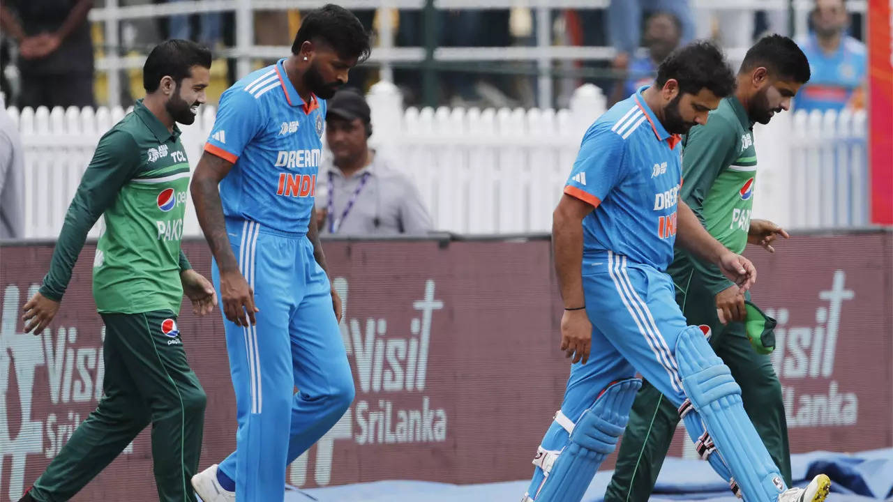 ‘Hum aa ke khel ke gaye hai, aa toh sahi ek dafaa’: Former cricketer invites Indian team to Pakistan for ICC Champions Trophy | Cricket News ‘Hum aa ke khel ke gaye hai, aa toh sahi ek dafaa’: Former cricketer invites Indian team to Pakistan for ICC Champions Trophy | Cricket News