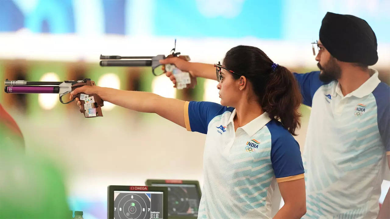 Manu Bhaker: Paris Olympics: Manu Bhaker and Sarabjot Singh qualify for bronze-medal match in mixed team air pistol event | Paris Olympics 2024 News Manu Bhaker: Paris Olympics: Manu Bhaker and Sarabjot Singh qualify for bronze-medal match in mixed team air pistol event | Paris Olympics 2024 News
