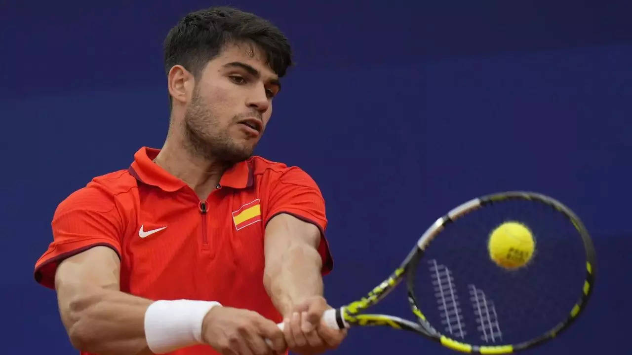 Paris Olympics: Carlos Alcaraz shrugs off injury scare, beats Tallon Griekspoor to reach last 16 | Paris Olympics 2024 News Paris Olympics: Carlos Alcaraz shrugs off injury scare, beats Tallon Griekspoor to reach last 16 | Paris Olympics 2024 News