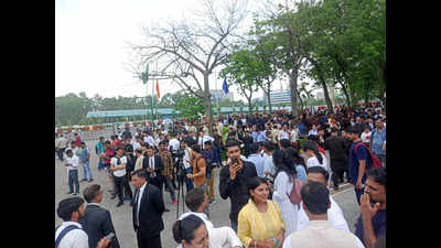 Panic at DLF Noida, Gurgaon malls after bomb threat email | Gurgaon News Panic at DLF Noida, Gurgaon malls after bomb threat email | Gurgaon News