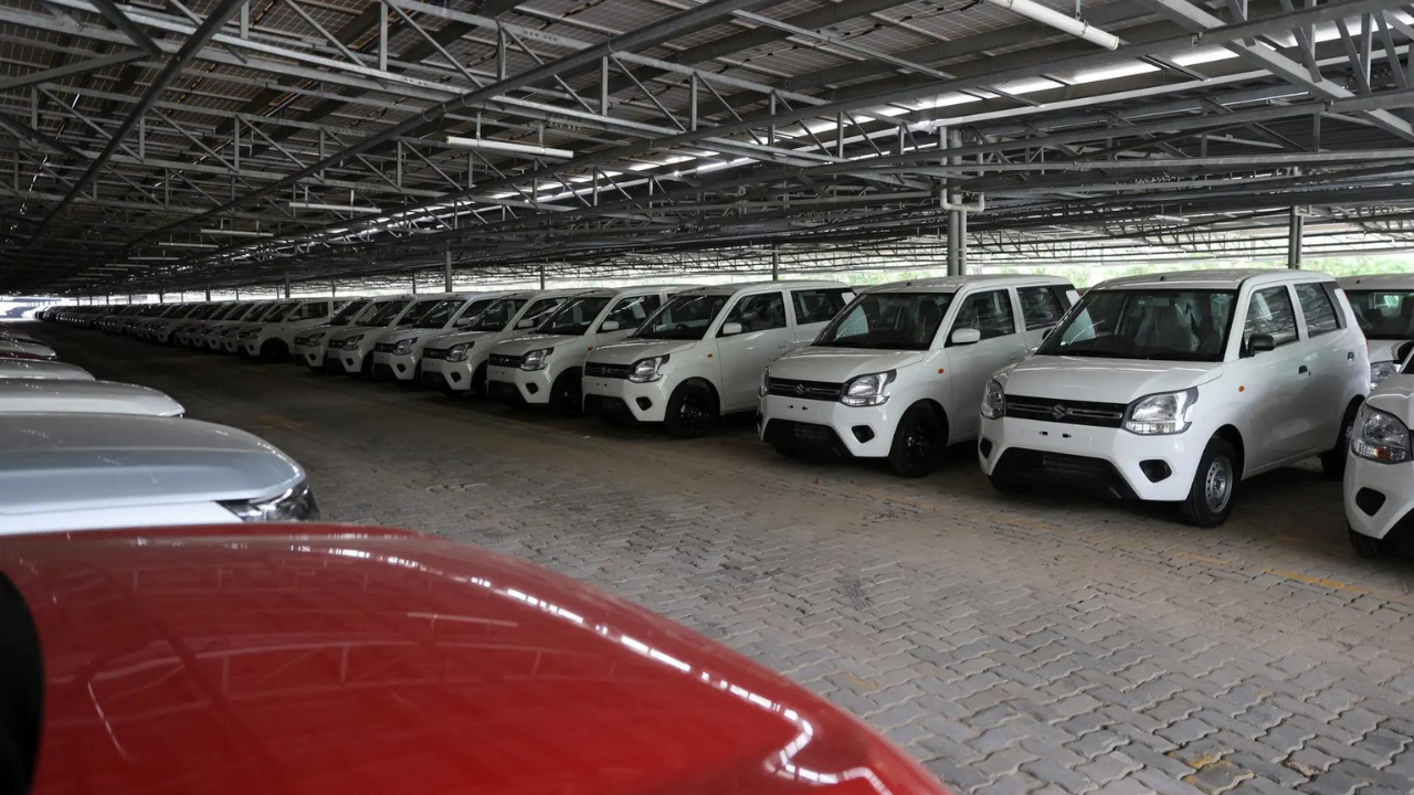 Dispatches to dealers dip for top 3 car companies Dispatches to dealers dip for top 3 car companies