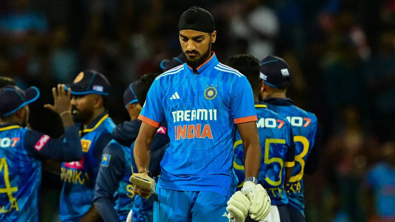 Arshdeep Singh roasted online for his ‘glory shot’ in the dramatic tied first ODI against Sri Lanka | Cricket News Arshdeep Singh roasted online for his ‘glory shot’ in the dramatic tied first ODI against Sri Lanka | Cricket News
