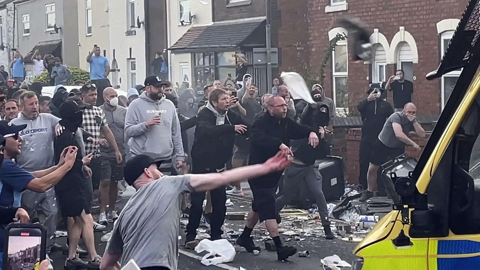 Violent protests in UK: Over 90 arrested as far-right demonstrations turn into riots, watch video Violent protests in UK: Over 90 arrested as far-right demonstrations turn into riots, watch video