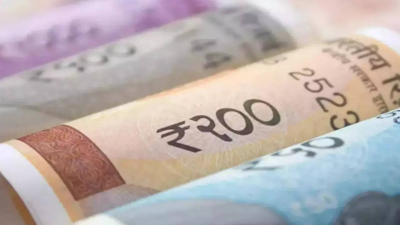 At 83.84/$, rupee falls to new low amid FPI selloff At 83.84/$, rupee falls to new low amid FPI selloff