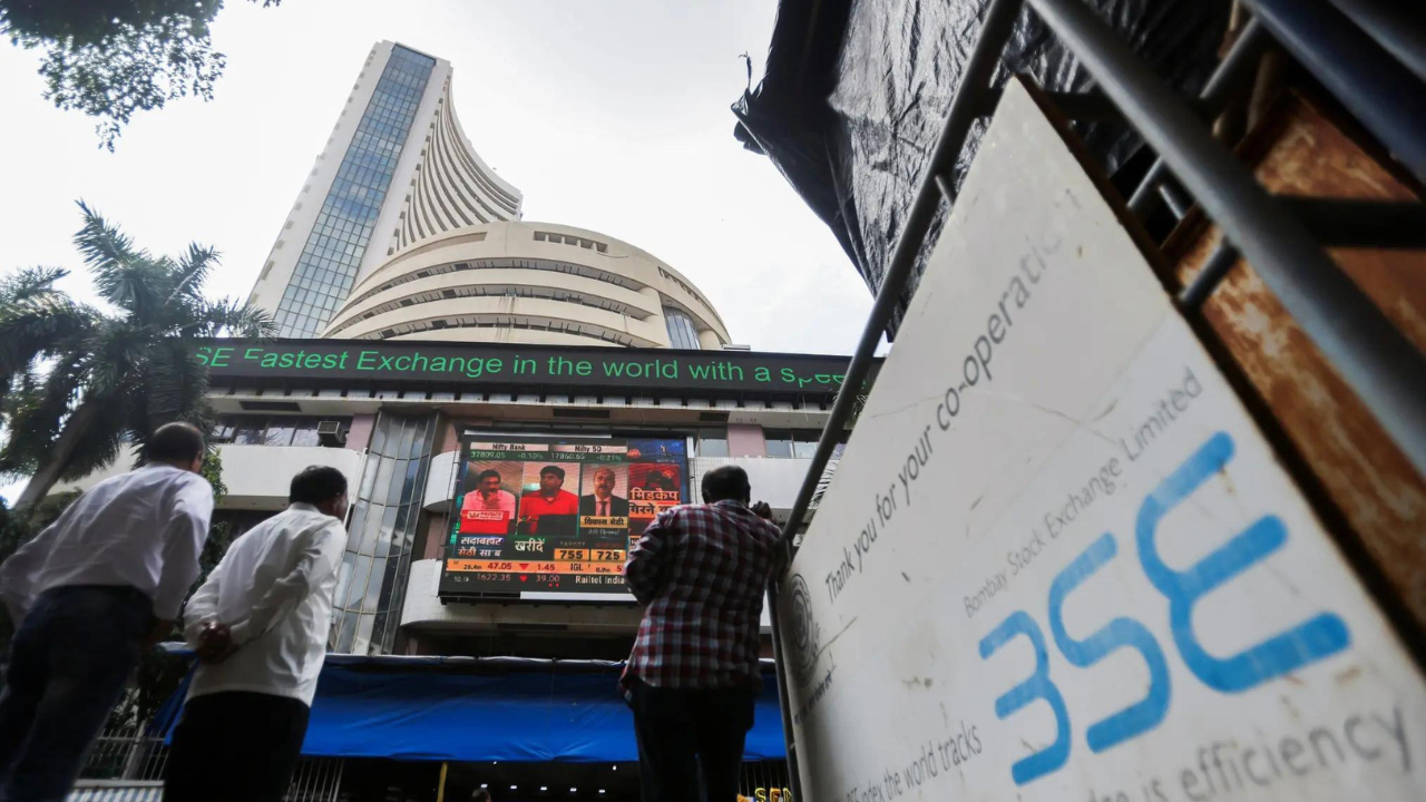 BSE’s net profit surges to Rs 265 crore in June quarter, revenue at Rs 674 crore BSE’s net profit surges to Rs 265 crore in June quarter, revenue at Rs 674 crore