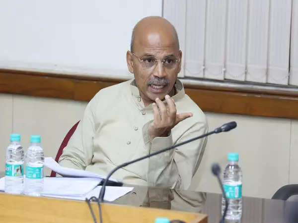 Karnataka to Recruit 650 Assistant Professors and 1200 Nurses, Announces Medical Education Minister