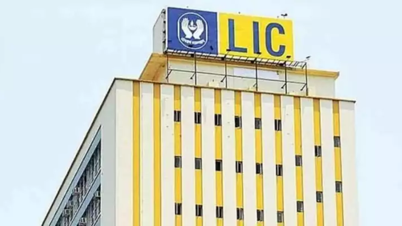 LIC profit rises 10% to Rs 10,461 crore in Q1 LIC profit rises 10% to Rs 10,461 crore in Q1
