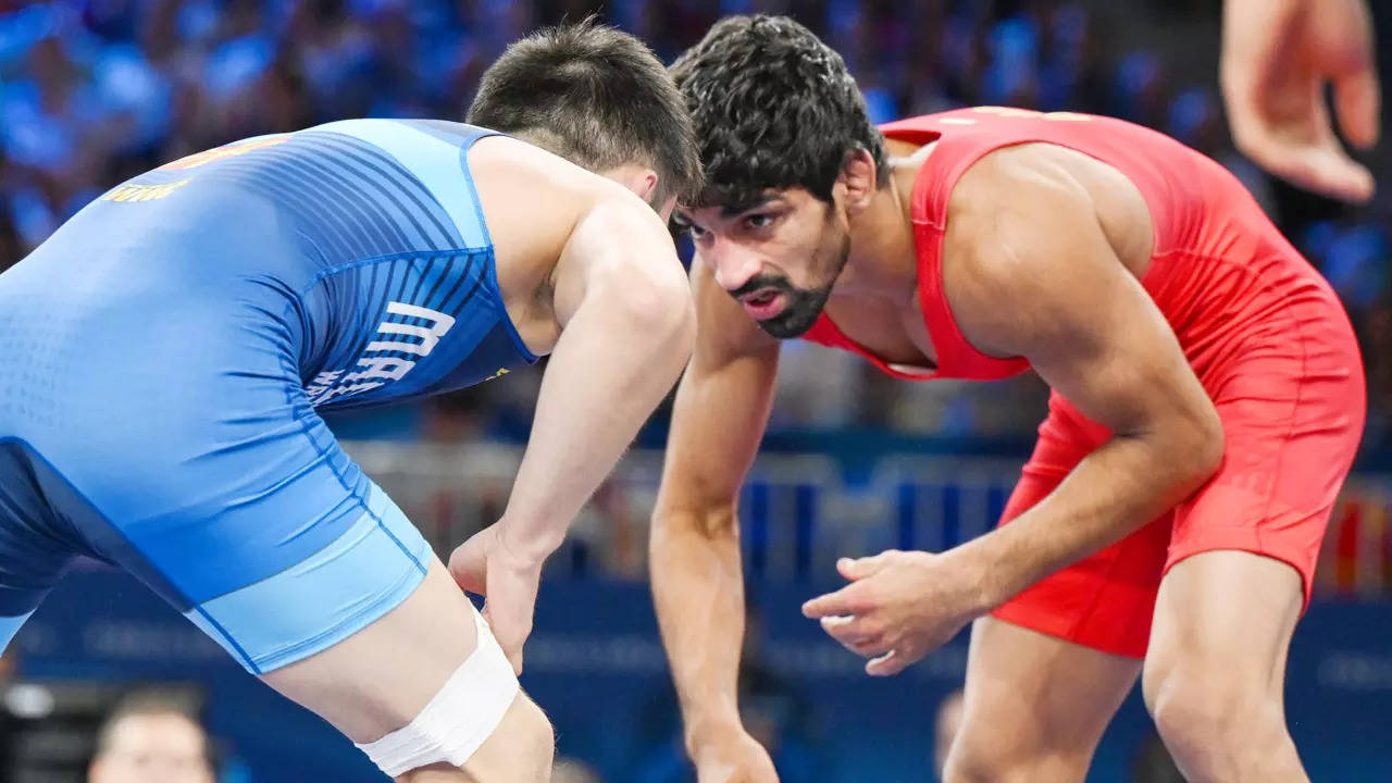 Paris Olympics 2024 Day 14 Live Updates: Aman Sehrawat eyes wrestling bronze; CAS to hear Vinesh Phogat’s plea for silver Paris Olympics 2024 Day 14 Live Updates: Aman Sehrawat eyes wrestling bronze; CAS to hear Vinesh Phogat’s plea for silver