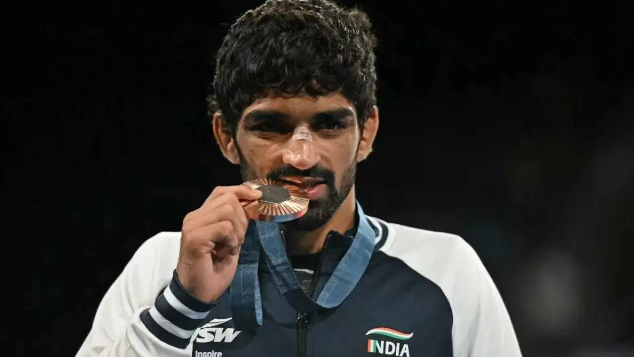 ‘First medal at just 21!’: Social media lauds Aman Sehrawat’s Olympic bronze medal | Paris Olympics 2024 News ‘First medal at just 21!’: Social media lauds Aman Sehrawat’s Olympic bronze medal | Paris Olympics 2024 News