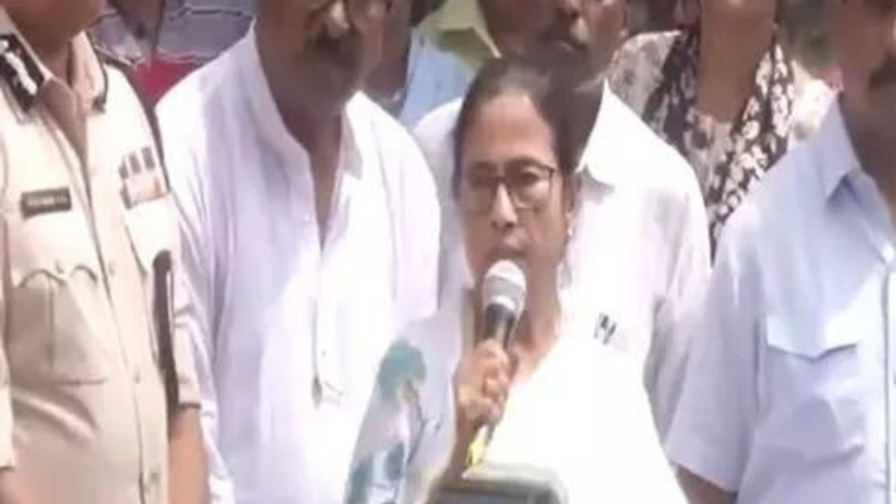 Wrap up doctor rape-murder probe by Sunday or case goes to CBI, Mamata tells Kolkata police | India News Wrap up doctor rape-murder probe by Sunday or case goes to CBI, Mamata tells Kolkata police | India News