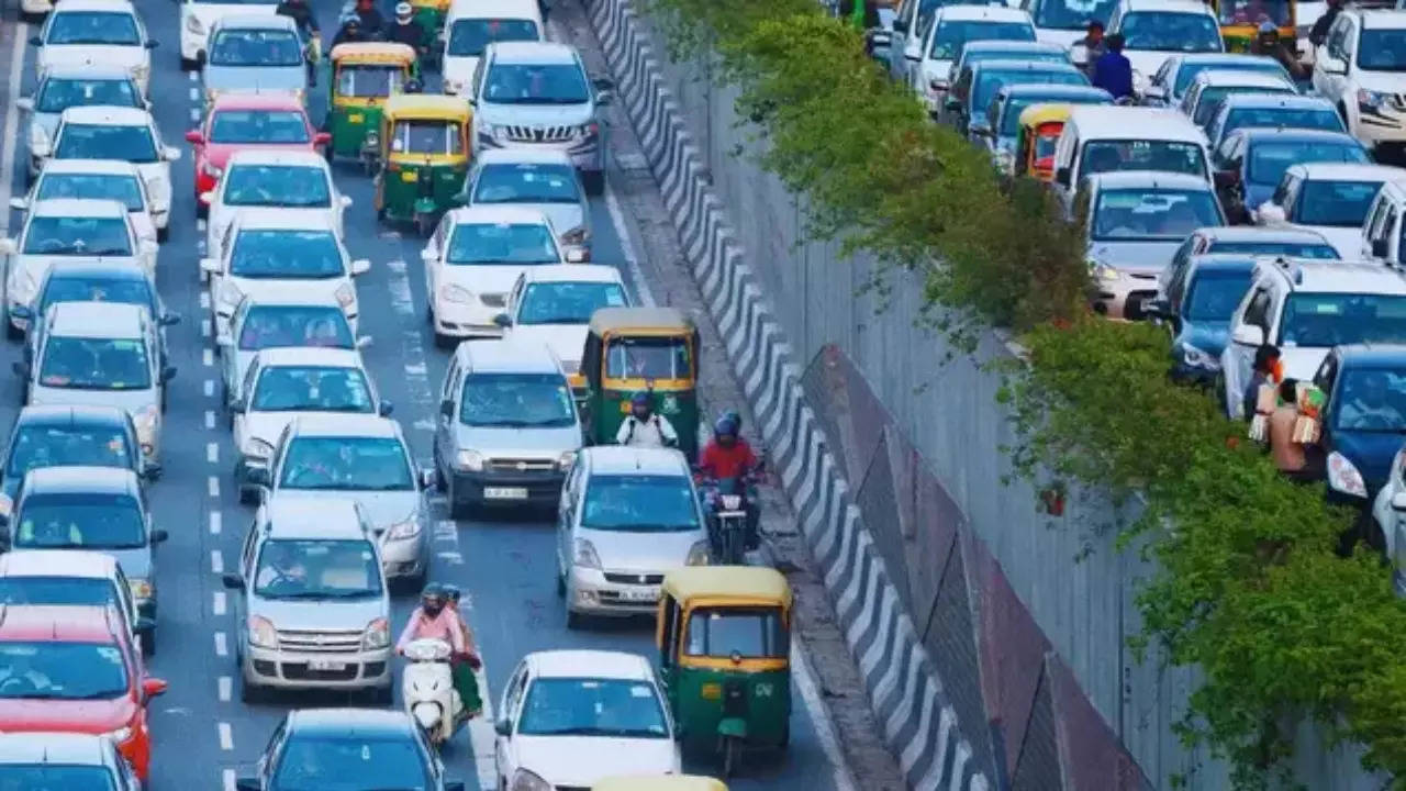 Independence Day ’24 traffic advisory: Routes to avoid for car, scooter, motorcycle Independence Day ’24 traffic advisory: Routes to avoid for car, scooter, motorcycle