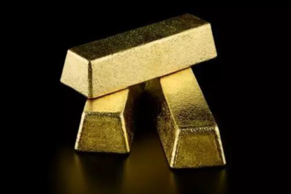Spot gold rises to ,500 an ounce for first time