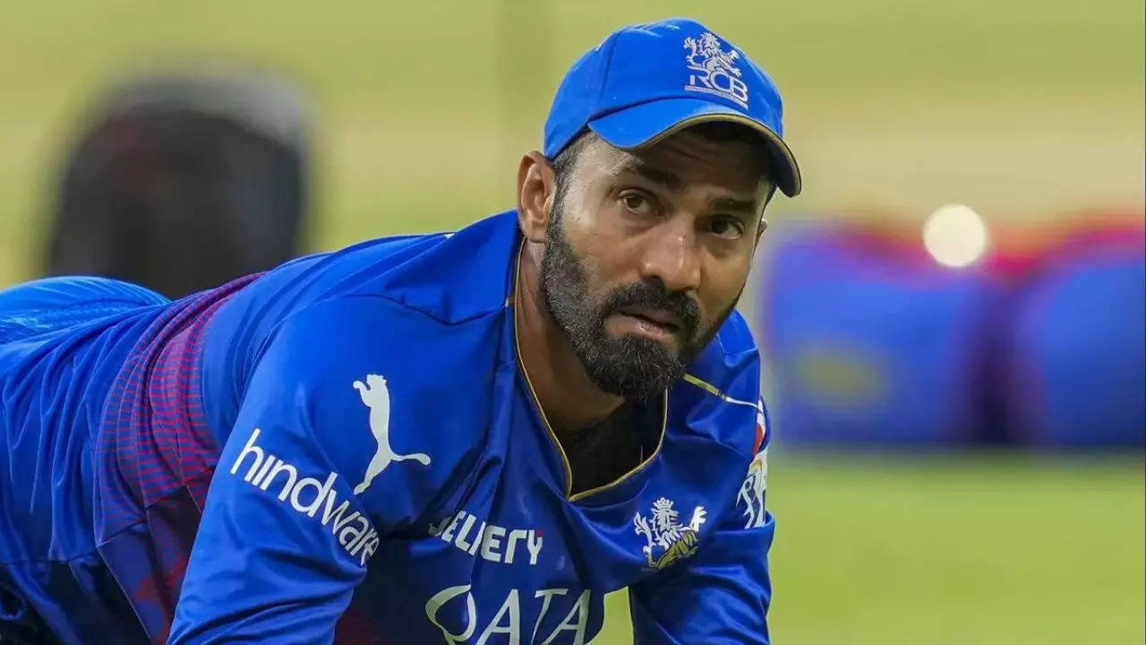 Fan mistakes Dinesh Karthik for ‘12th Fail’ actor, gets hilarious reply from former cricketer | Cricket News