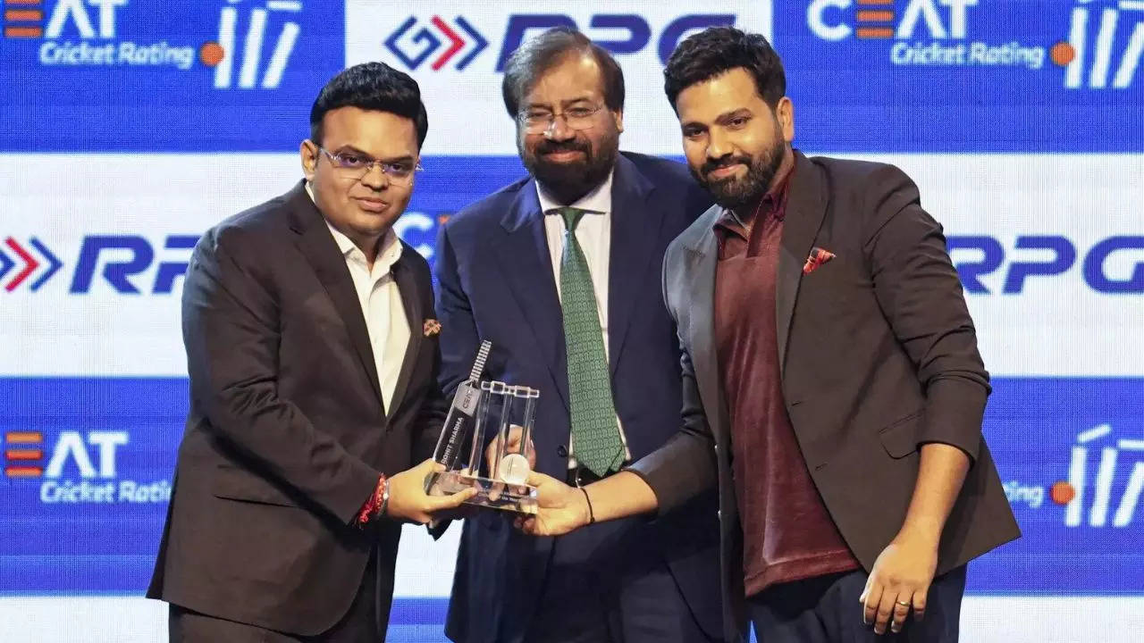 Rohit Sharma, Rahul Dravid win top honours at Ceat Awards Rohit Sharma, Rahul Dravid win top honours at Ceat Awards