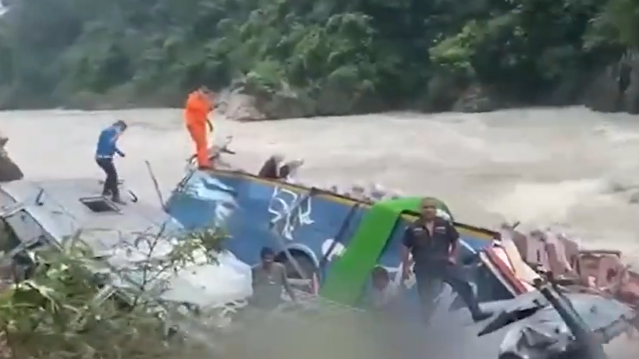 Several people feared dead as Indian passenger bus plunges into Marsyangdi river in Nepal | India News Several people feared dead as Indian passenger bus plunges into Marsyangdi river in Nepal | India News