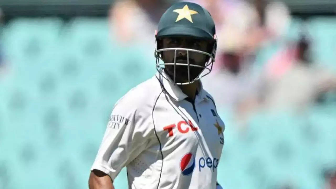 ‘Humara kaptaan kaisa ho…’: Crowd rally behind Babar Azam during Pakistan-Bangladesh 1st Test | ‘Humara kaptaan kaisa ho…’: Crowd rally behind Babar Azam during Pakistan-Bangladesh 1st Test |