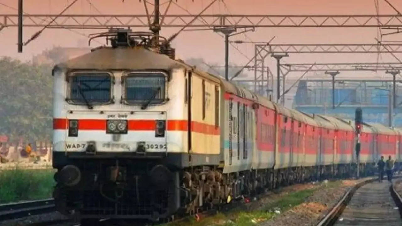 Express train splits in UP, 8 coaches left behind | India News