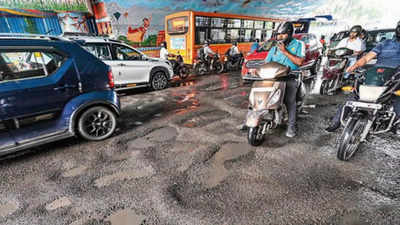 Delhi traffic snarls persist after heavy rains; police advise alternate routes | Delhi News Delhi traffic snarls persist after heavy rains; police advise alternate routes | Delhi News
