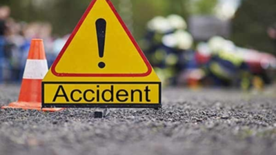 7 dead as lorry falls into canal in Andhra Pradesh’s East Godavari district | Vijayawada News 7 dead as lorry falls into canal in Andhra Pradesh’s East Godavari district | Vijayawada News