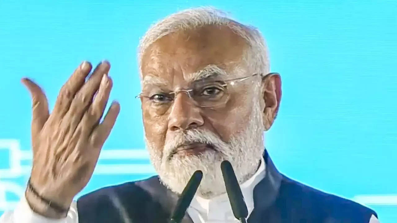 PM Narendra Modi speaks to Paralympic Games medallists, lauds their efforts | Paris Paralympics News