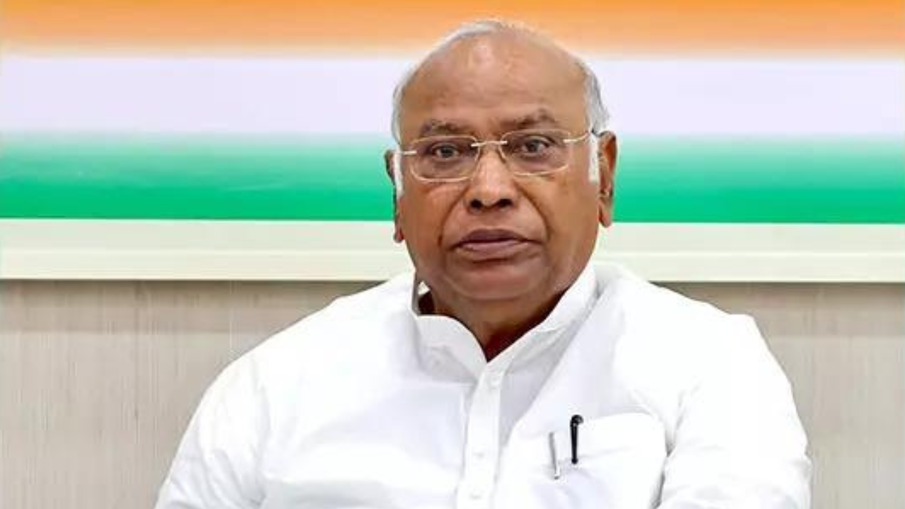 Kharge: Youth will spell BJP’s poll defeat as unemployment rate in J&K is 28.2% | India News Kharge: Youth will spell BJP’s poll defeat as unemployment rate in J&K is 28.2% | India News