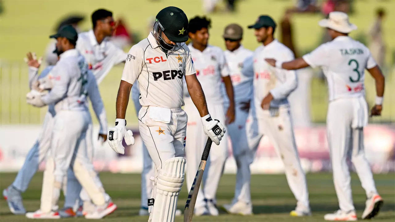 Pakistan 9/2 in 3.4 Overs | Pakistan vs Bangladesh Live Score, 2nd Test Day 4: Pakistan aim to build substantial lead against Bangladesh