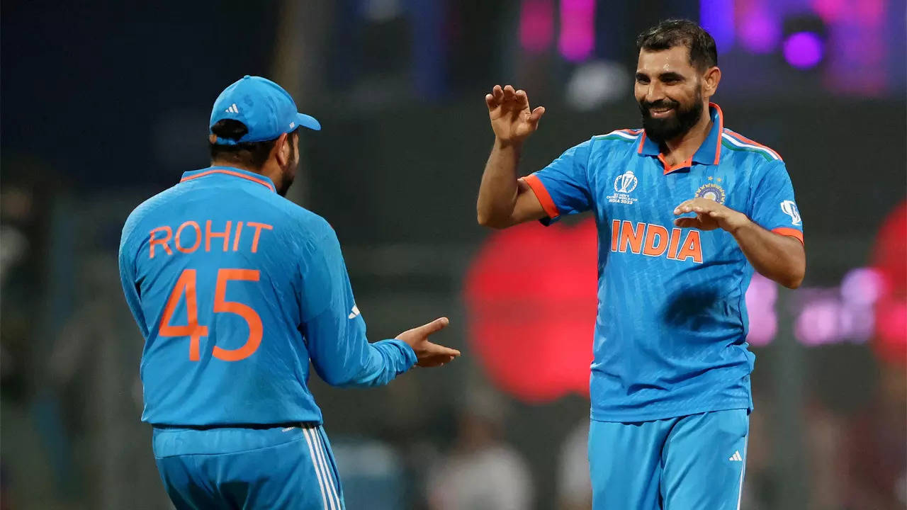 Mohammed Shami: ‘Paani hi pila sakta hoon bench se toh’: When Mohammed Shami bowled over Rohit Sharma, Rahul Dravid and others with humorous World Cup tales | Cricket News Mohammed Shami: ‘Paani hi pila sakta hoon bench se toh’: When Mohammed Shami bowled over Rohit Sharma, Rahul Dravid and others with humorous World Cup tales | Cricket News