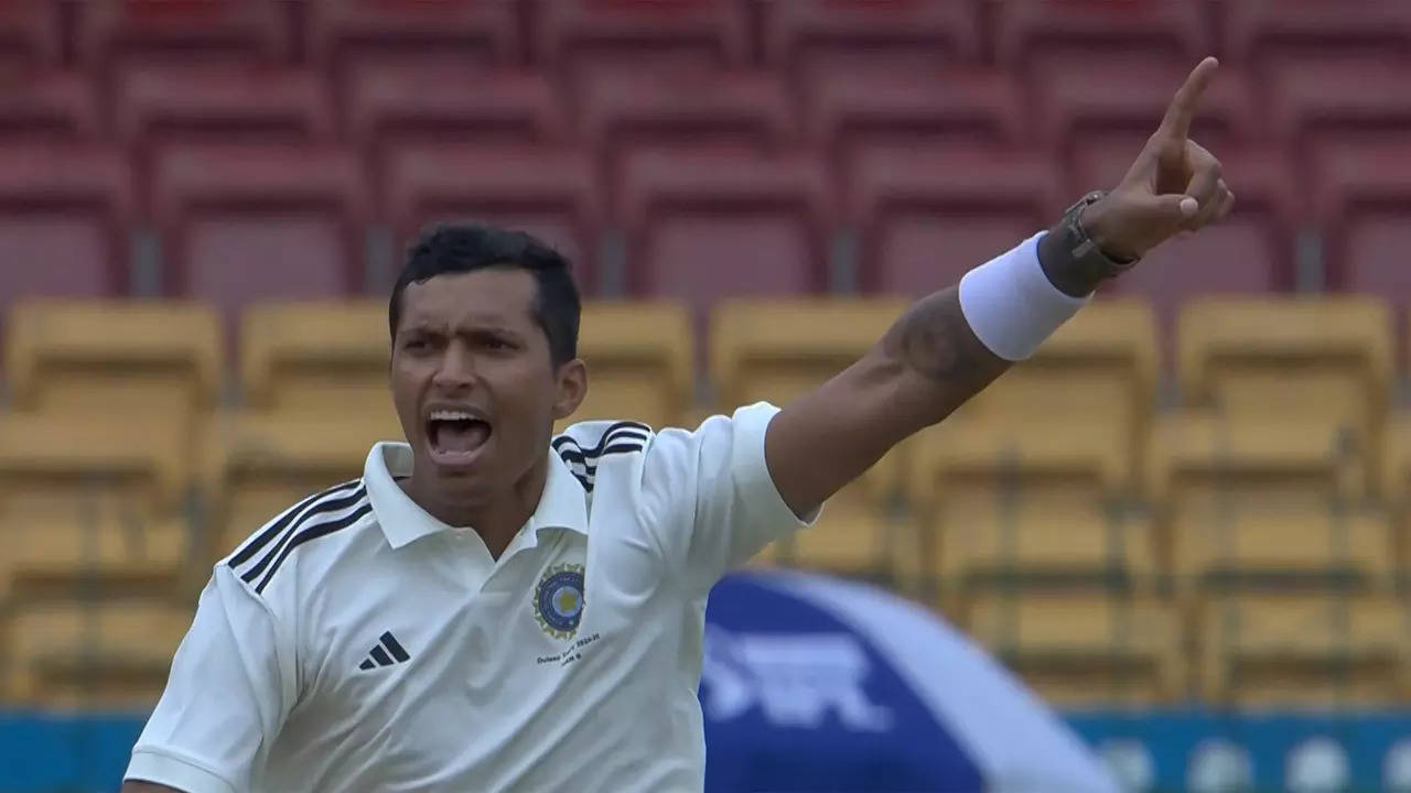 Shubman Gill stunned by Navdeep Saini’s jaffa – Watch the spectacular delivery at Duleep Trophy | Cricket News Shubman Gill stunned by Navdeep Saini’s jaffa – Watch the spectacular delivery at Duleep Trophy | Cricket News