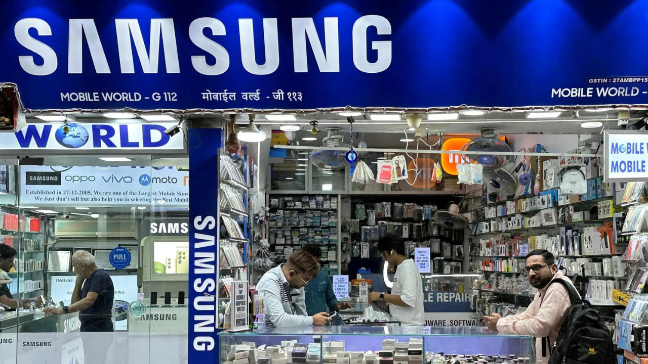Workers at Samsung’s India unit go on indefinite strike Workers at Samsung’s India unit go on indefinite strike