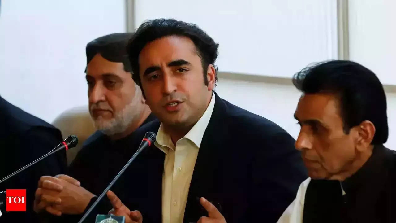 Pakistan: Bilawal cautions Shehbaz govt against political victimisation, points to Imran Khan’s case Pakistan: Bilawal cautions Shehbaz govt against political victimisation, points to Imran Khan’s case