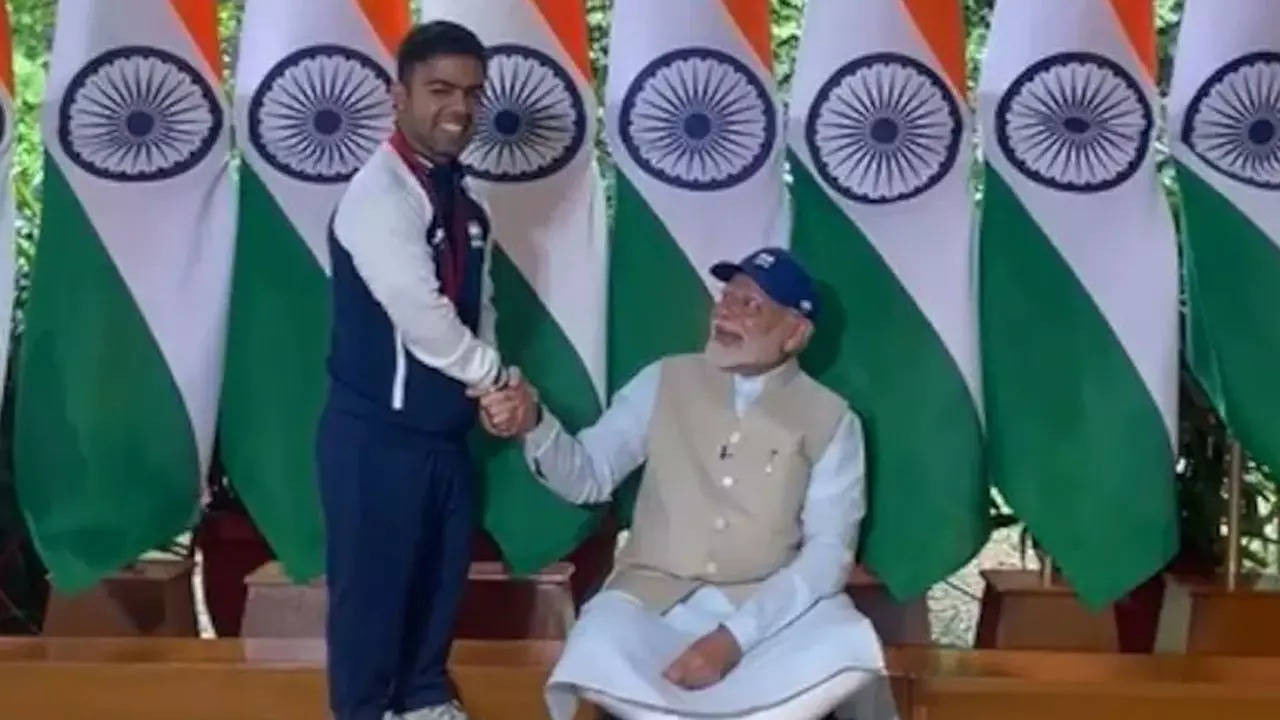 ‘Tumne apna dekha video?’: PM Narendra Modi teases Navdeep Singh over his viral celebration | Paris Paralympics News ‘Tumne apna dekha video?’: PM Narendra Modi teases Navdeep Singh over his viral celebration | Paris Paralympics News