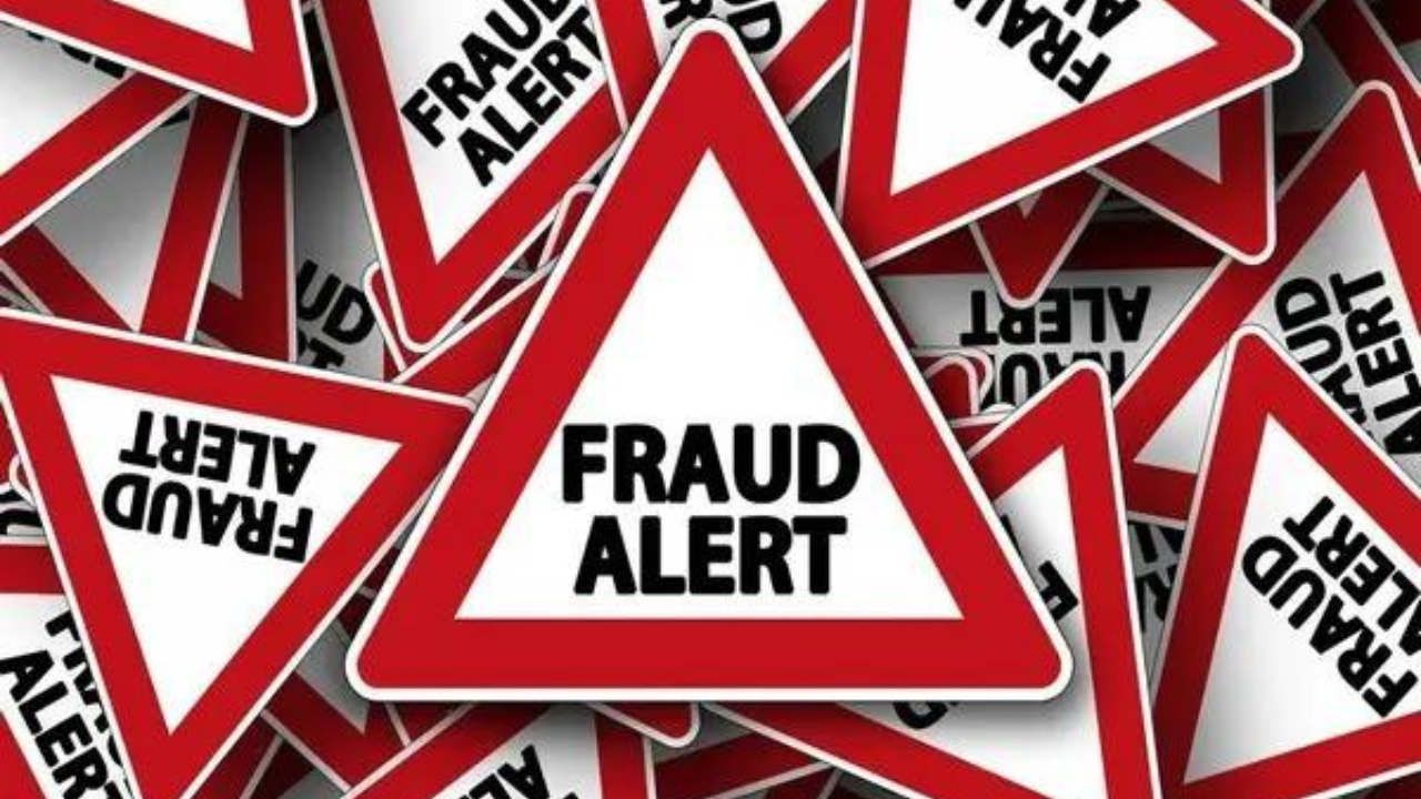 Fake cop gets woman lawyer to strip, part with Rs 50,000 | India News Fake cop gets woman lawyer to strip, part with Rs 50,000 | India News