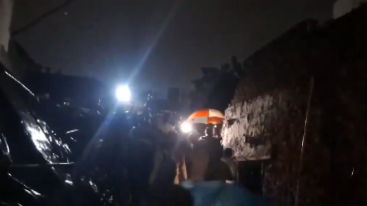 Building collapses in Meerut’s Zakir Colony, several feared trapped Building collapses in Meerut’s Zakir Colony, several feared trapped