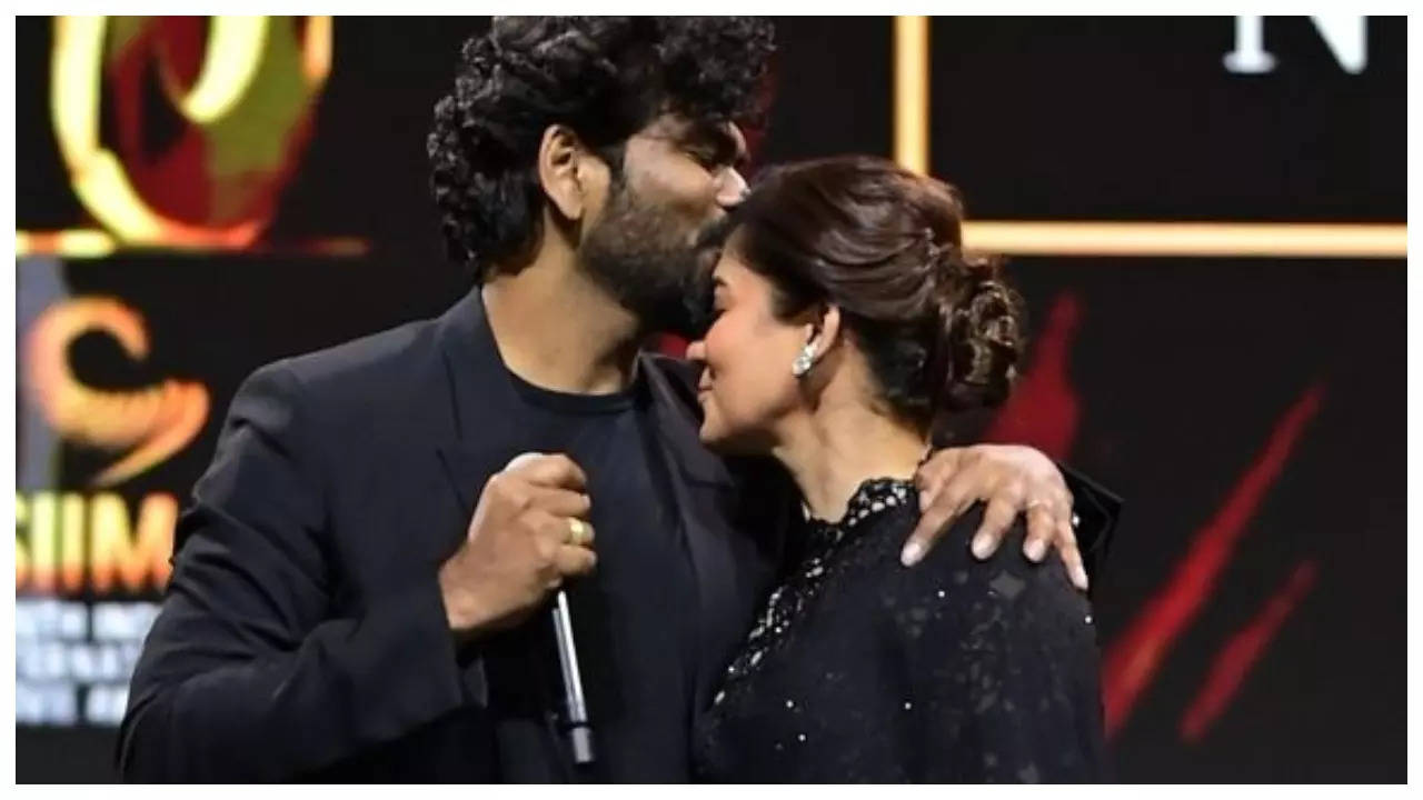 Nayanthara and Vignesh Shivan’s romantic SIIMA 2024 moment | Malayalam Movie News