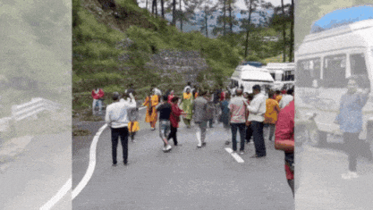 Watch: Landslide becomes garba stage for stranded Gujaratis in Uttarakhand | India News Watch: Landslide becomes garba stage for stranded Gujaratis in Uttarakhand | India News