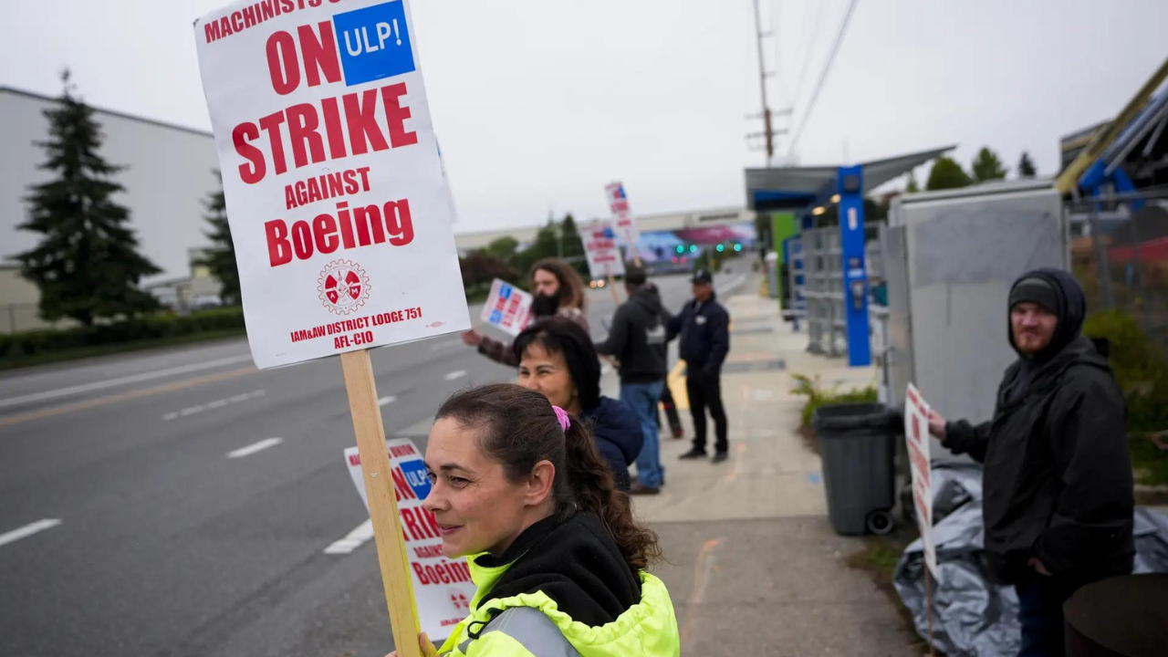 Strike could cost Boeing 0 million-plus in daily revenue, analysts say Strike could cost Boeing 0 million-plus in daily revenue, analysts say