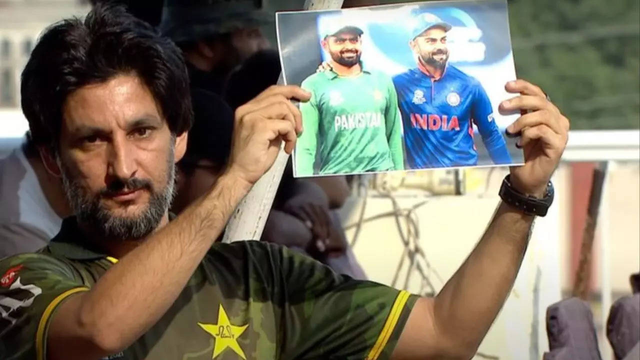 Pakistani fan holds poster of Virat Kohli, Babar Azam during Champions One-Day Cup | Cricket News Pakistani fan holds poster of Virat Kohli, Babar Azam during Champions One-Day Cup | Cricket News